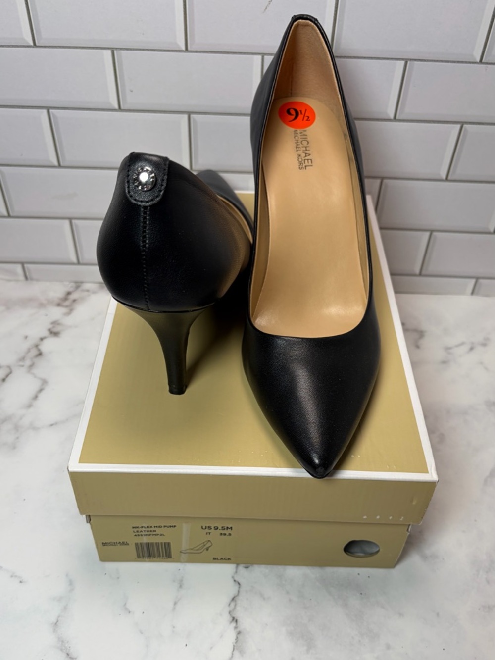 Michael Kors Size:9.5 Women Black Pointed-Toe Leather Pumps with Heel Accent
